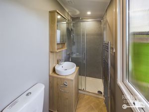 Ensuite- click for photo gallery